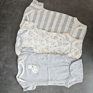 3pc Set of Gerber Organic Cotton Onesies 6-9 months T12